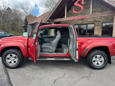 Used 2011 Toyota Tacoma PreRunner w/ TRD Off-Road Pkg image 9