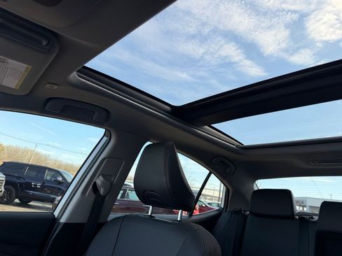 Used 2025 Toyota Camry XLE image 18