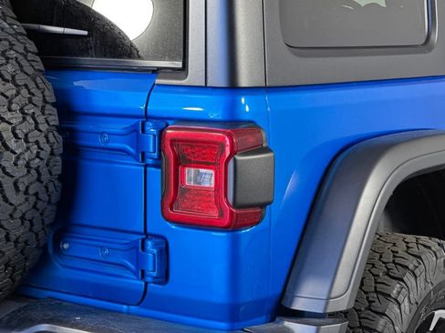Certified 2025 Jeep Wrangler Unlimited Rubicon w/ Convenience Group AWD/4WD image 9