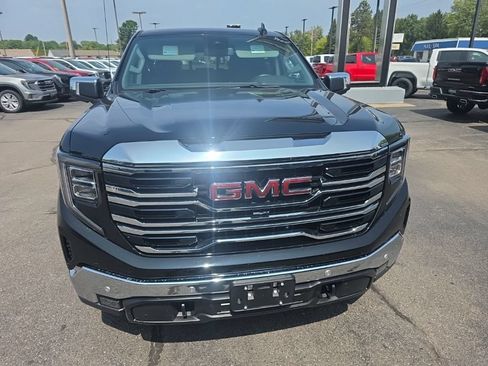 Used 2024 GMC Sierra 1500 SLT w/ SLT Premium Plus Package AWD/4WD image 3