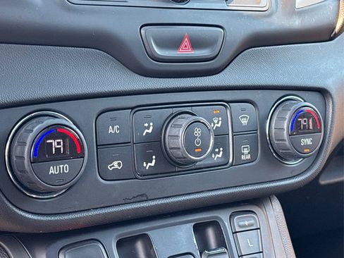 Used 2018 GMC Terrain SLE w/ Driver Convenience Package image 29