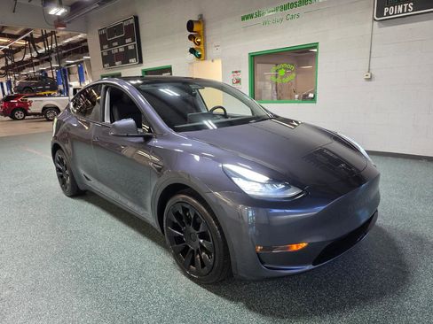 Used 2021 Tesla Model Y Long Range AWD/4WD image 4