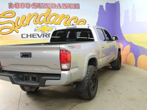 Used 2017 Toyota Tacoma TRD Sport AWD/4WD image 8