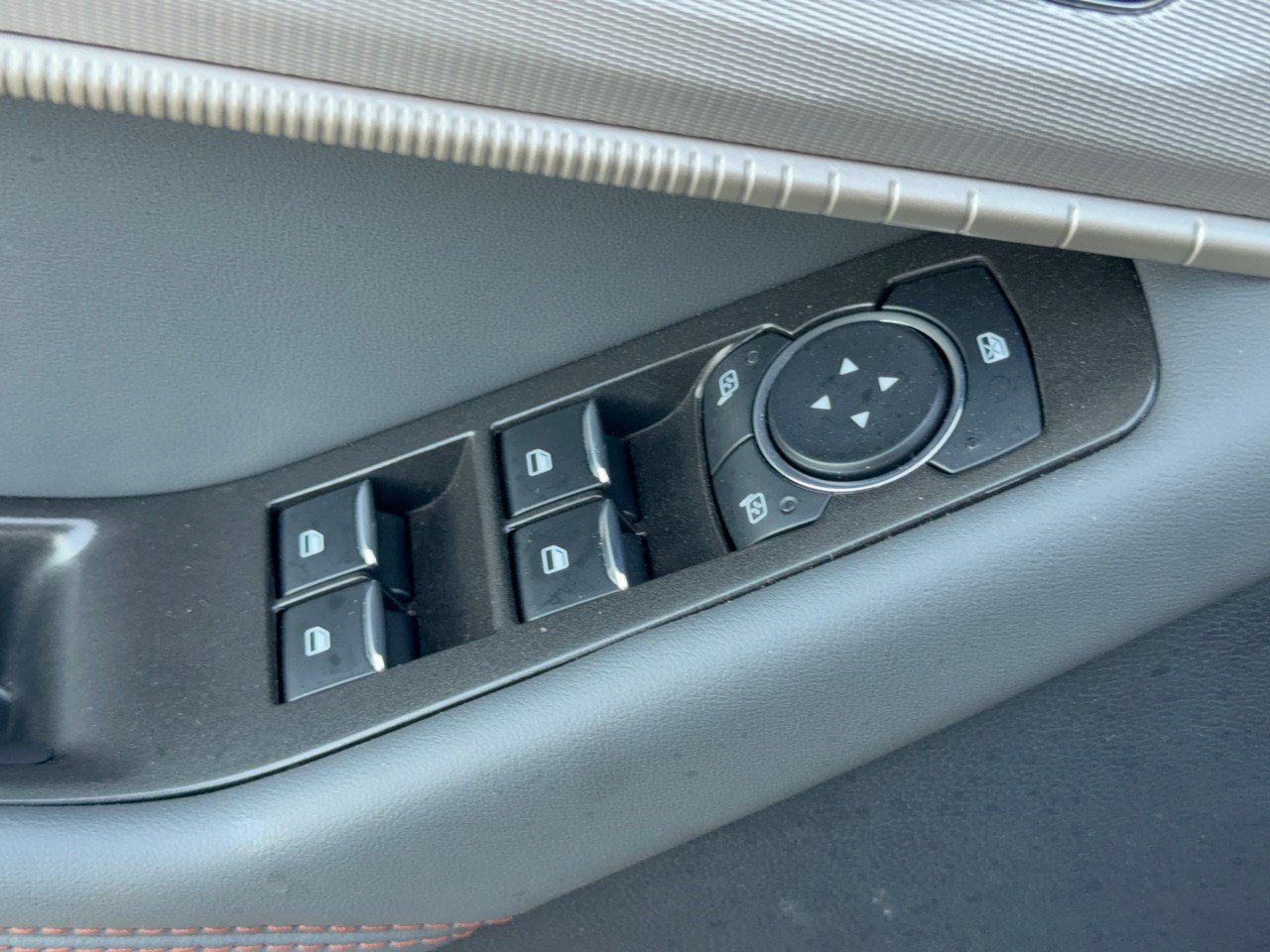 Used 2025 Ford Explorer Active RWD image 15