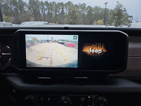 Used 2024 Jeep Wrangler Unlimited image 28