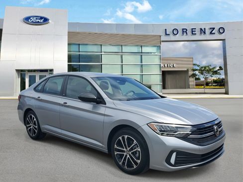 Used 2024 Volkswagen Jetta Sport image 3