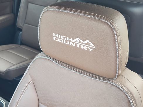 Used 2024 Chevrolet Suburban High Country AWD/4WD image 15
