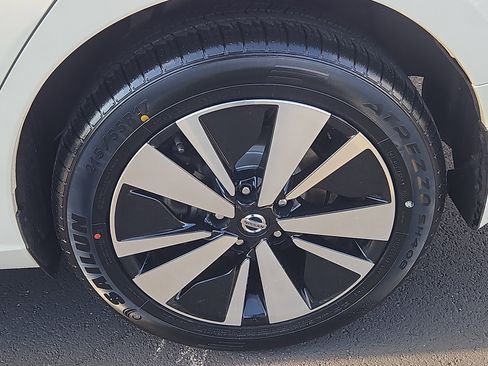 Used 2021 Nissan Altima 2.5 SV w/ SV Premium Package image 25