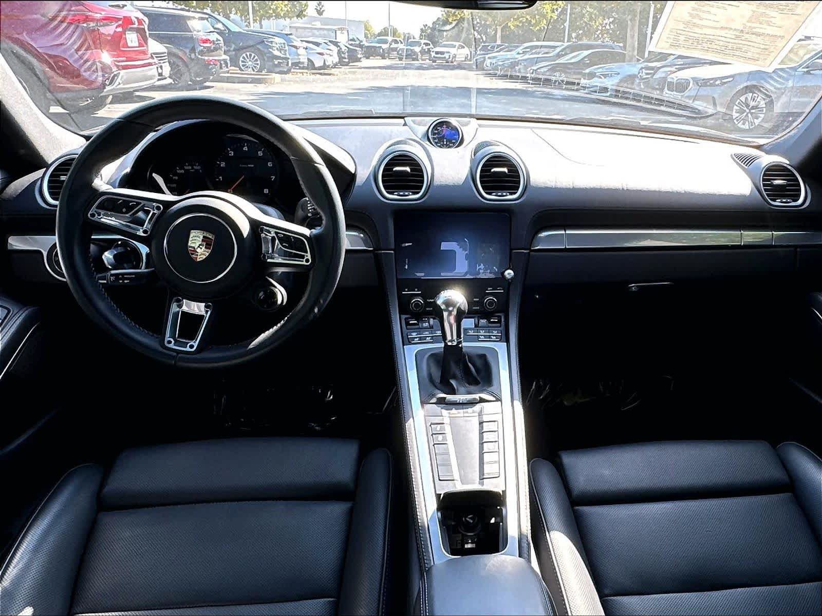 Used 2024 Porsche 718 Cayman RWD image 10