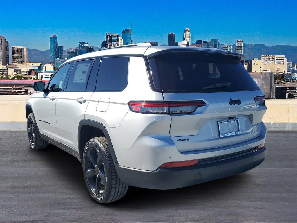 Used 2025 Jeep Grand Cherokee L Altitude AWD/4WD image 5