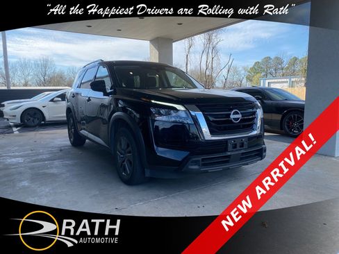 Used 2025 Nissan Pathfinder SV image 1