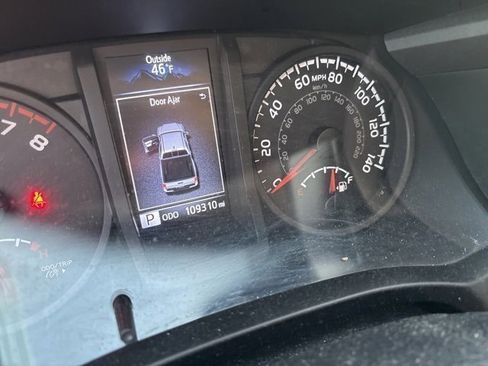 Used 2018 Toyota Tacoma SR image 8