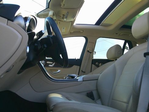 Used 2019 Mercedes-Benz GLC 350e 4MATIC image 12