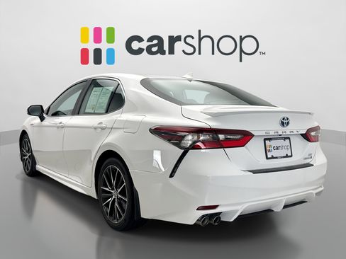 Used 2021 Toyota Camry SE w/ Cold Weather Package FWD image 3