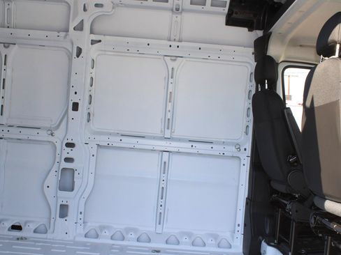 New 2025 RAM ProMaster 2500 w/ Convenience Group FWD image 42