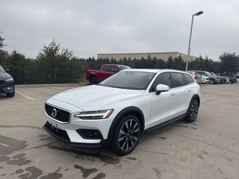 Used 2022 Volvo V60 T5 Cross Country w/ Advanced Package image 1