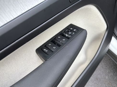 Used 2026 Volvo XC40 B5 Ultra w/ Protection Package Premier image 15