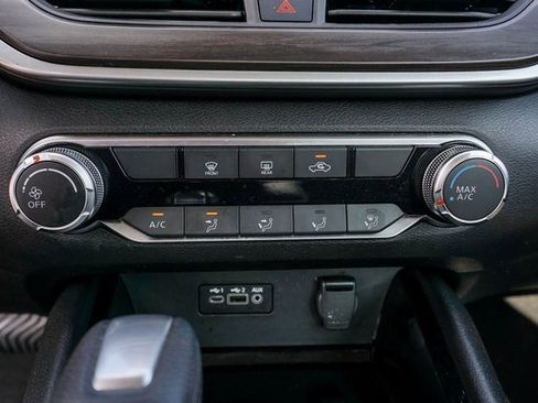 Used 2024 Nissan Altima 2.5 SV image 18