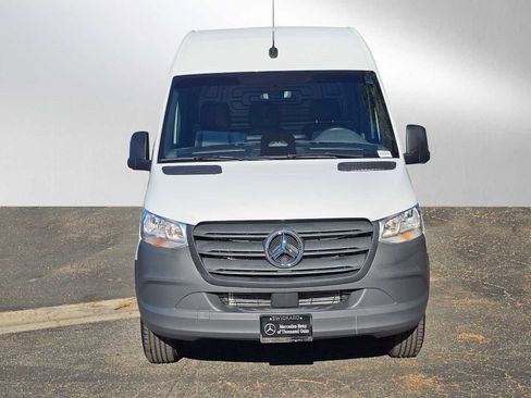 Used 2025 Mercedes-Benz Sprinter 2500 image 8