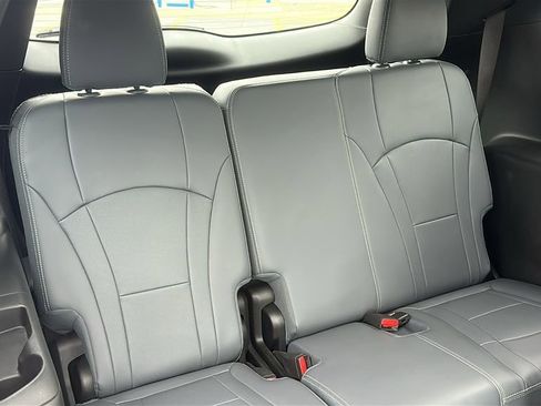 Used 2023 Buick Enclave Essence w/ Experience Buick Package FWD image 31