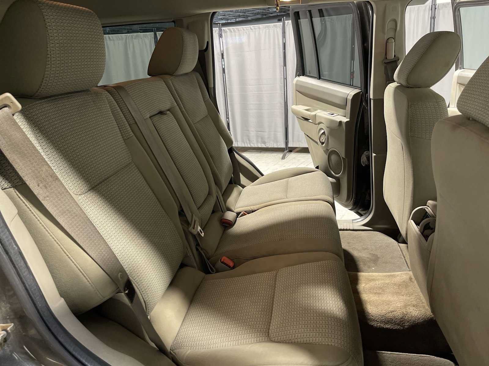 Used 2006 Jeep Commander 4WD image 13