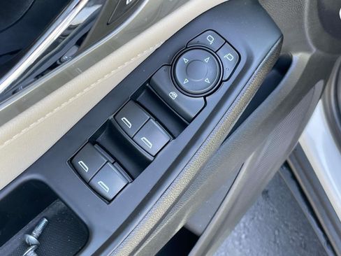 Used 2023 Chevrolet Traverse LS FWD image 18