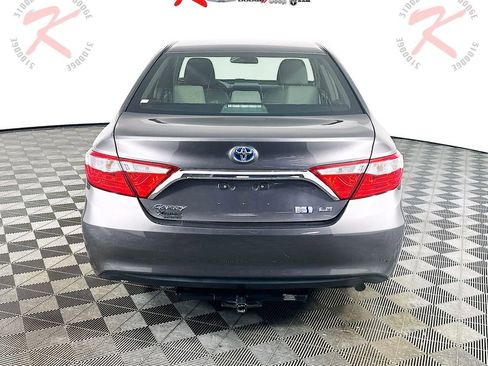 Used 2015 Toyota Camry LE image 6