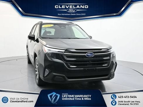 Used 2025 Subaru Forester Touring AWD/4WD image 1
