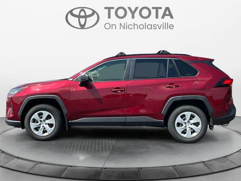 Used 2021 Toyota RAV4 LE AWD/4WD image 2