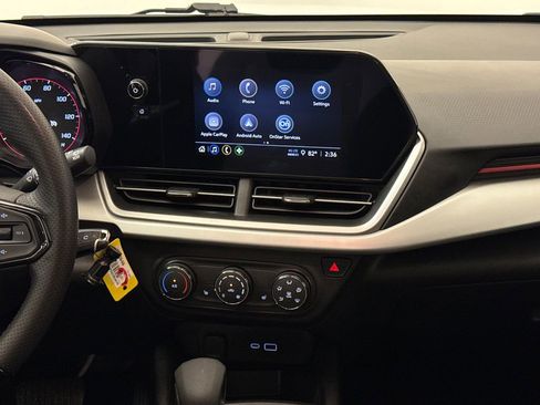 Used 2025 Chevrolet Trax RS w/ Sunroof Package FWD image 16