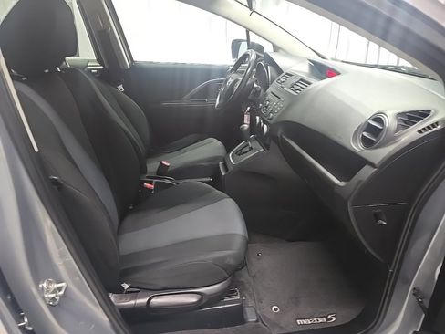 Used 2013 MAZDA MAZDA5 Sport image 5