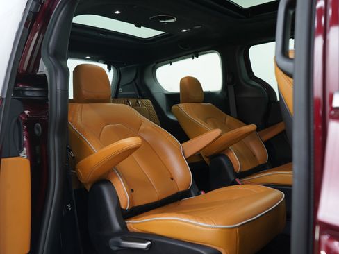 Used 2021 Chrysler Pacifica Pinnacle image 13