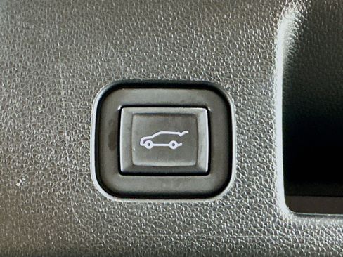 Used 2024 Chevrolet Equinox EV RS FWD image 29