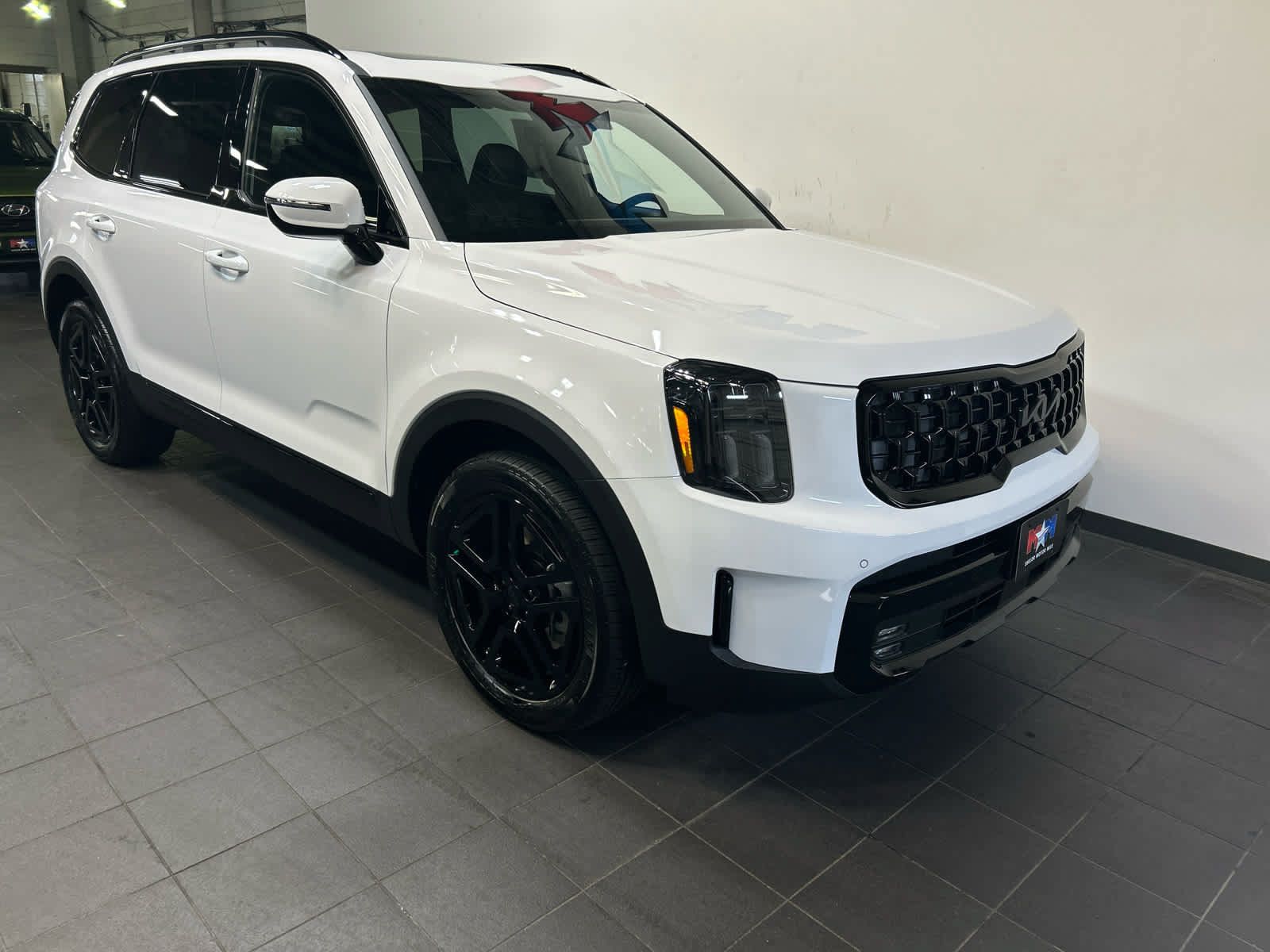 Used 2025 Kia Telluride SX X-Line AWD/4WD image 2