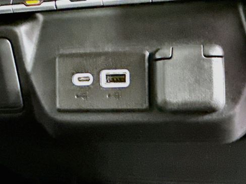 Used 2022 Chevrolet Silverado 1500 Custom RWD image 39