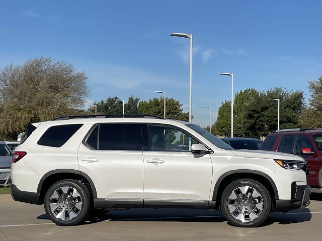 New 2026 Honda Pilot Touring image 3