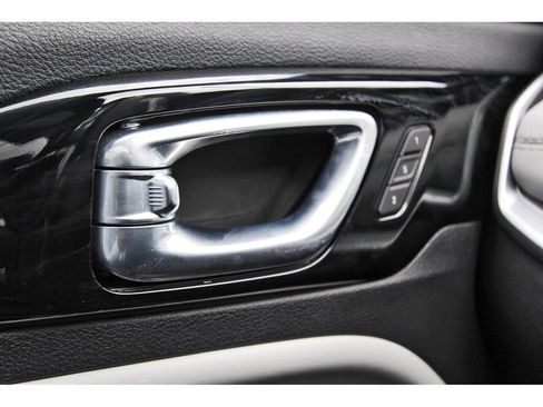 Used 2025 Jeep Compass Limited w/ Elite Group AWD/4WD image 21
