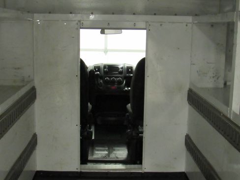 Used 2016 RAM ProMaster 2500 w/ Interior Convenience Group image 22