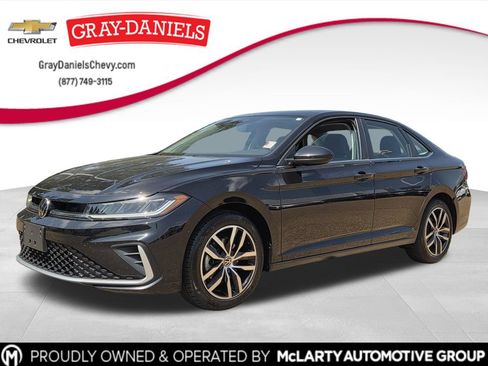 Used 2025 Volkswagen Jetta SE FWD image 1
