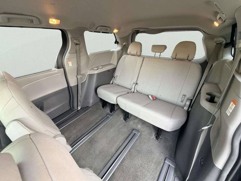 Used 2016 Toyota Sienna XLE Premium AWD/4WD image 25