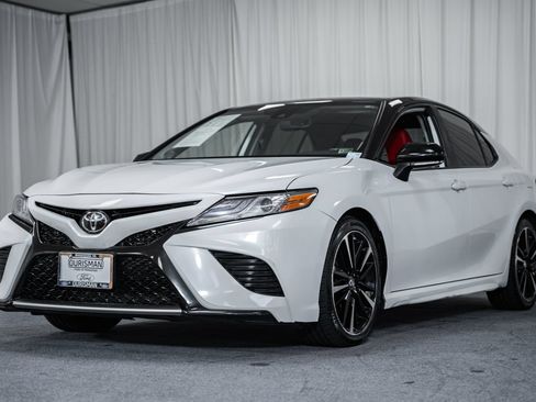 Used 2019 Toyota Camry XSE w/ Navigation Package FWD image 3