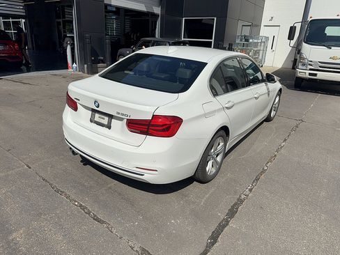 Used 2017 BMW 330i xDrive Sedan AWD/4WD image 3