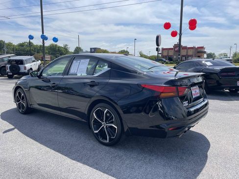Used 2023 Nissan Altima 2.5 SR w/ SR Premium Package FWD image 6