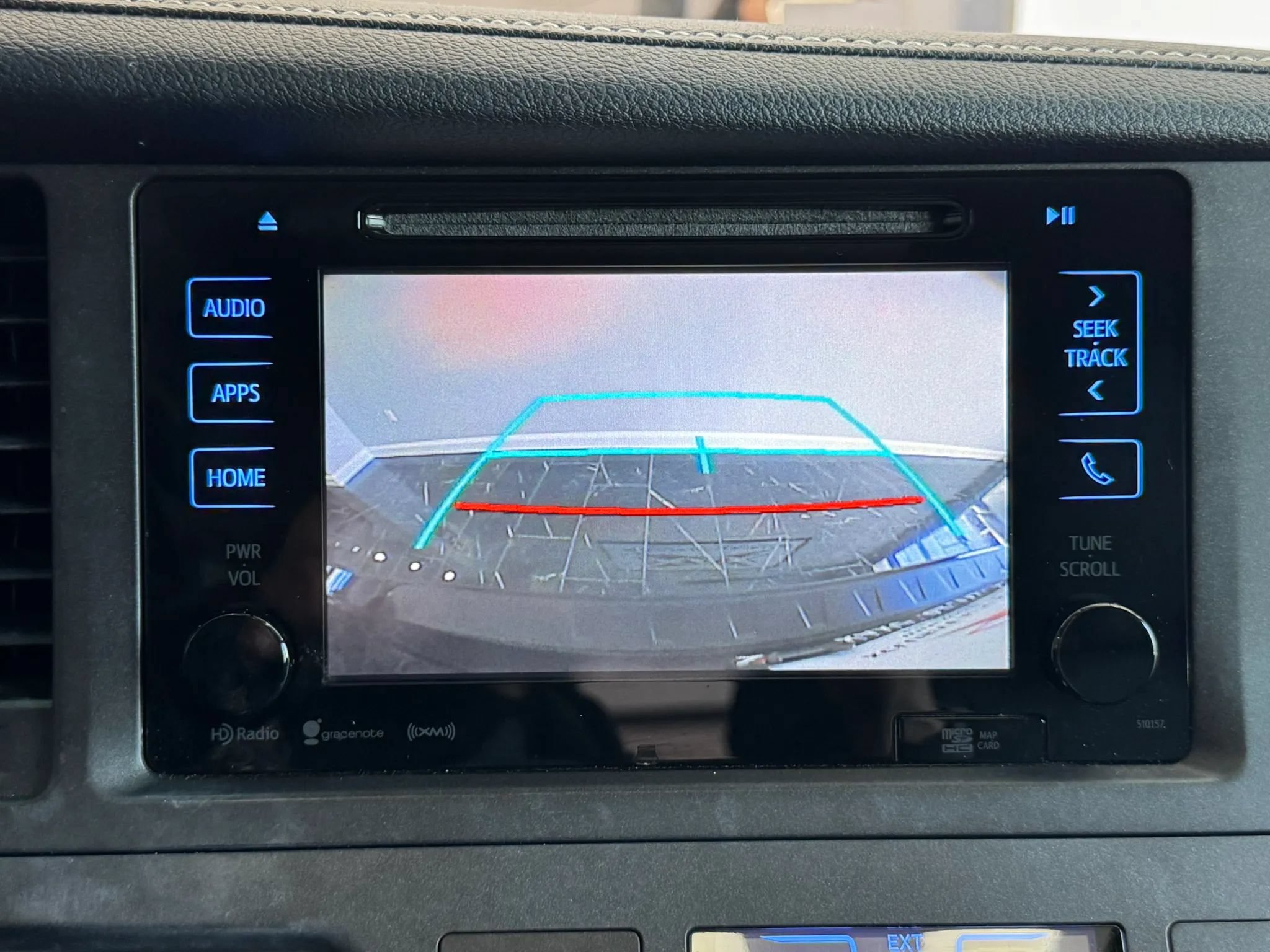 Used 2017 Toyota Sienna SE Premium FWD image 17