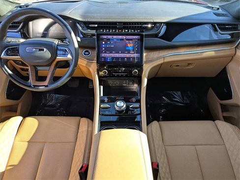 Used 2025 Jeep Grand Cherokee L Summit image 16