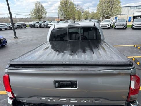 Used 2017 Toyota Tacoma SR5 image 5