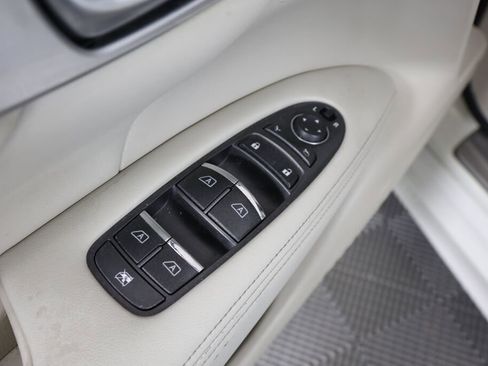 Used 2011 INFINITI M56 x w/ Deluxe Touring Pkg AWD/4WD image 30