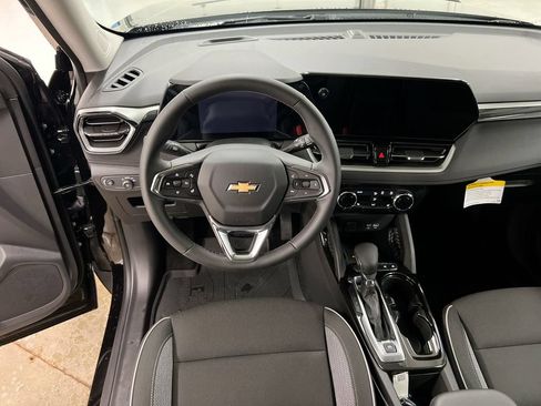 Used 2024 Chevrolet TrailBlazer LT w/ Convenience Package FWD image 19
