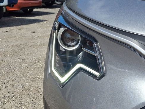 New 2025 Kia Niro EX image 9