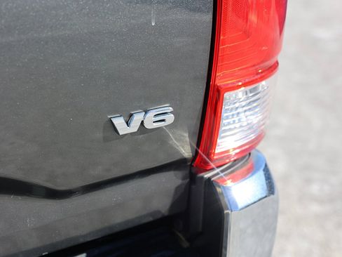 Used 2017 Toyota Tacoma SR5 w/ Tow Package image 12